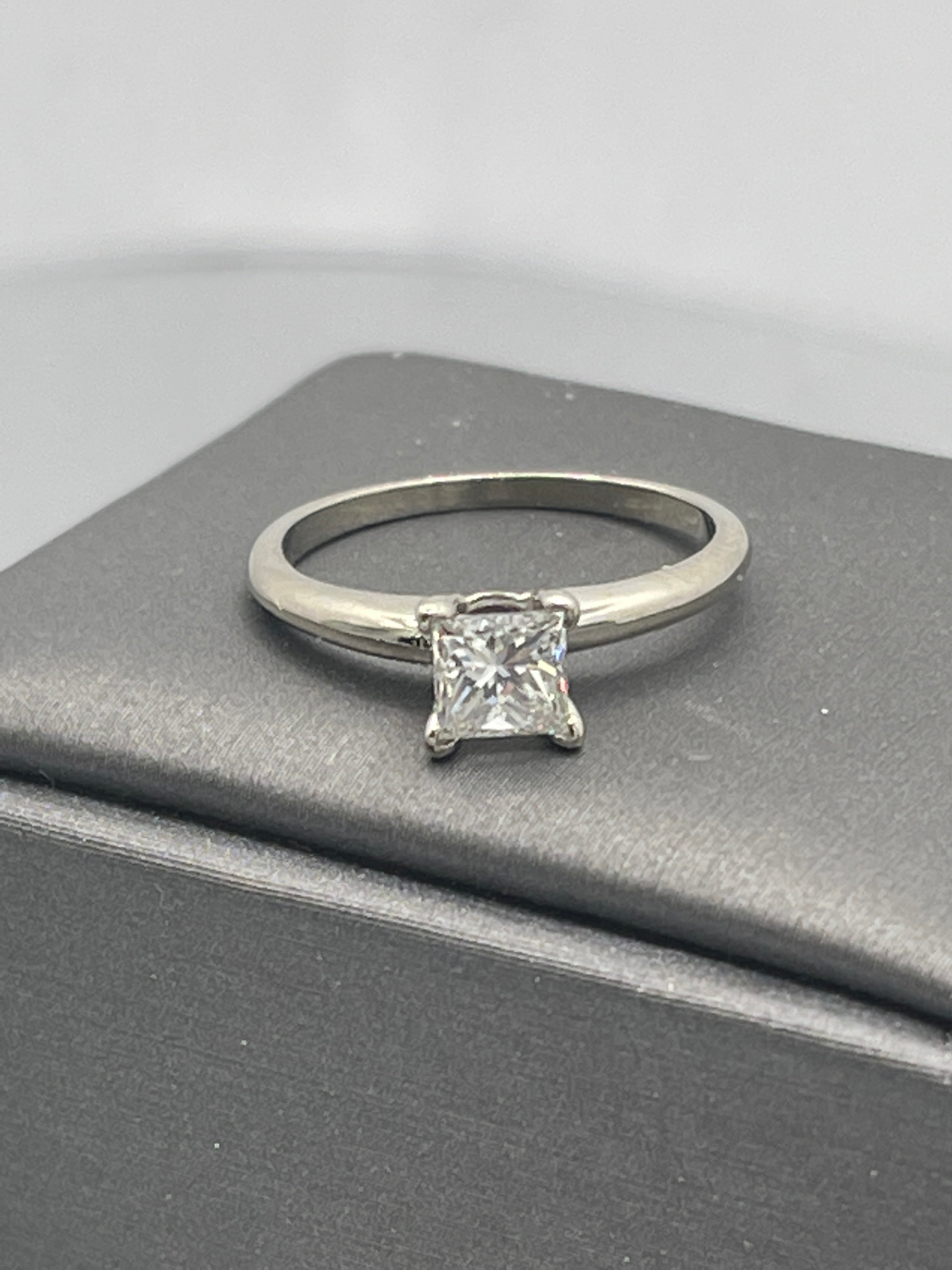 What is a 'Tiffany Style' Engagement Ring | Quality Diamonds